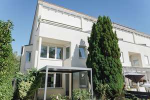 Provisionsfreies Eckreihenhaus mit Garten, Terrasse, Balkon und Garage – sofort bezugsfrei