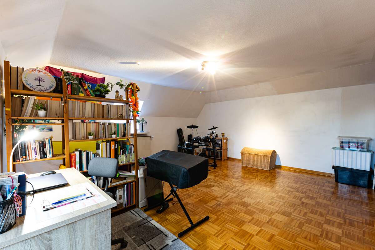 Immobilie in Hohenlockstedt - Charmantes Einfamilienhaus mit großem Garten, Keller, Garage & Carport für die Familie! - Bild 6