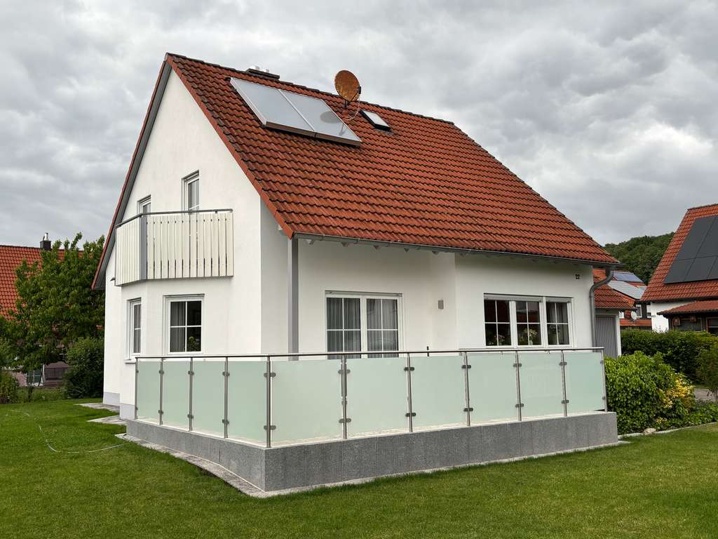 Immobilie in Oberdachstetten - Preiswertes 5-Raum-Haus in Oberdachstetten 110 m² Wfl., 784 m² - Bild 1