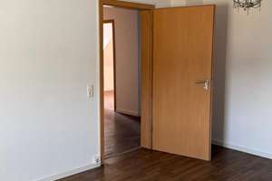 Frisch renovierte 2-Zimmer-Dachgeschoss-Wohnung mit neuem Bad und Garage in Gelsenkirchen-Horst – Die vollständige Adresse der Immobilie erhältst du vom Anbieter., 45899 Horst, Gelsenkirchen – Vorschaubild 13