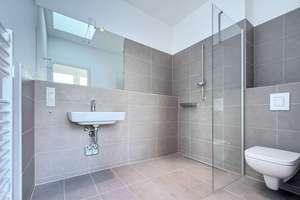 Geräumige Dachgeschosswohnung nah Schloß Charlottenburg - 2 Zimmer am Mierendorffplatz – Osnabrücker Straße 27, 10589 Charlottenburg, Berlin – Vorschaubild 16