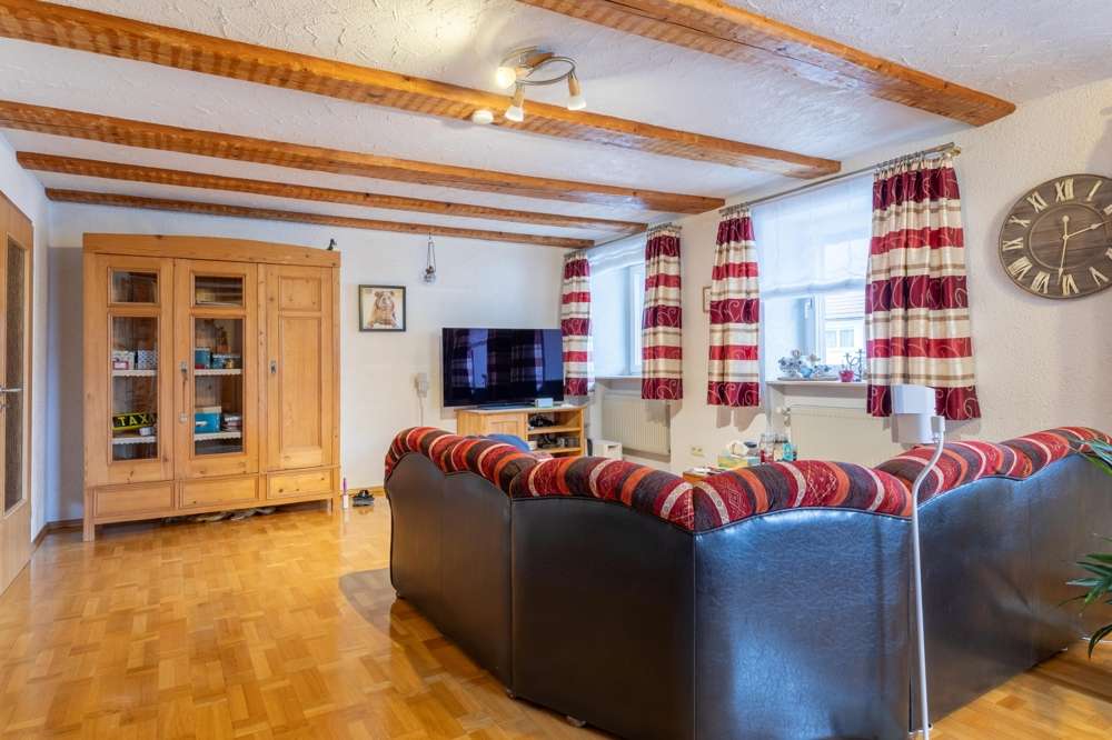 Immobilie in Hüfingen - Ehem. und teilsaniertes Bauernhaus im Dorfkern von Fürstenberg mit großem Ökonomieteil und Garagen - Bild 5