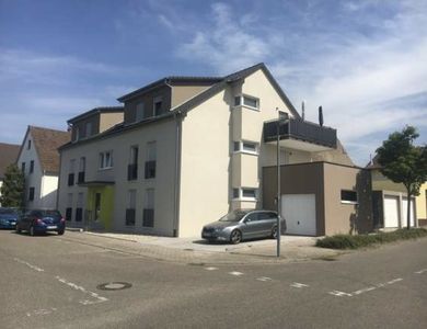 Dachgeschosswohnung mit Balkon und Garage in Linkenheim-Hochstetten