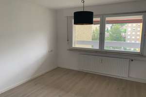 Tageslicht durchflutete 4,5 Zimmer Wohnung mit Balkon in Stuttgart Botnang – Die vollständige Adresse der Immobilie erhältst du vom Anbieter., 70195 Botnang-Nord, Stuttgart – Vorschaubild 13