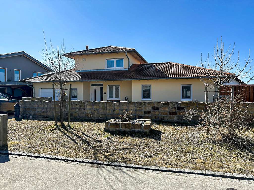 Immobilie in Gars am Inn - Südländisch, Mediterran, Top-Ausstattung -Urlaub bereits zuhause - - Bild 2