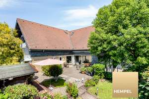 HAUS IM HAUS  -  Wohnen wie im Einfamilienhaus, charmante Eigentumswohnung mit großem Garten DU-Rahm