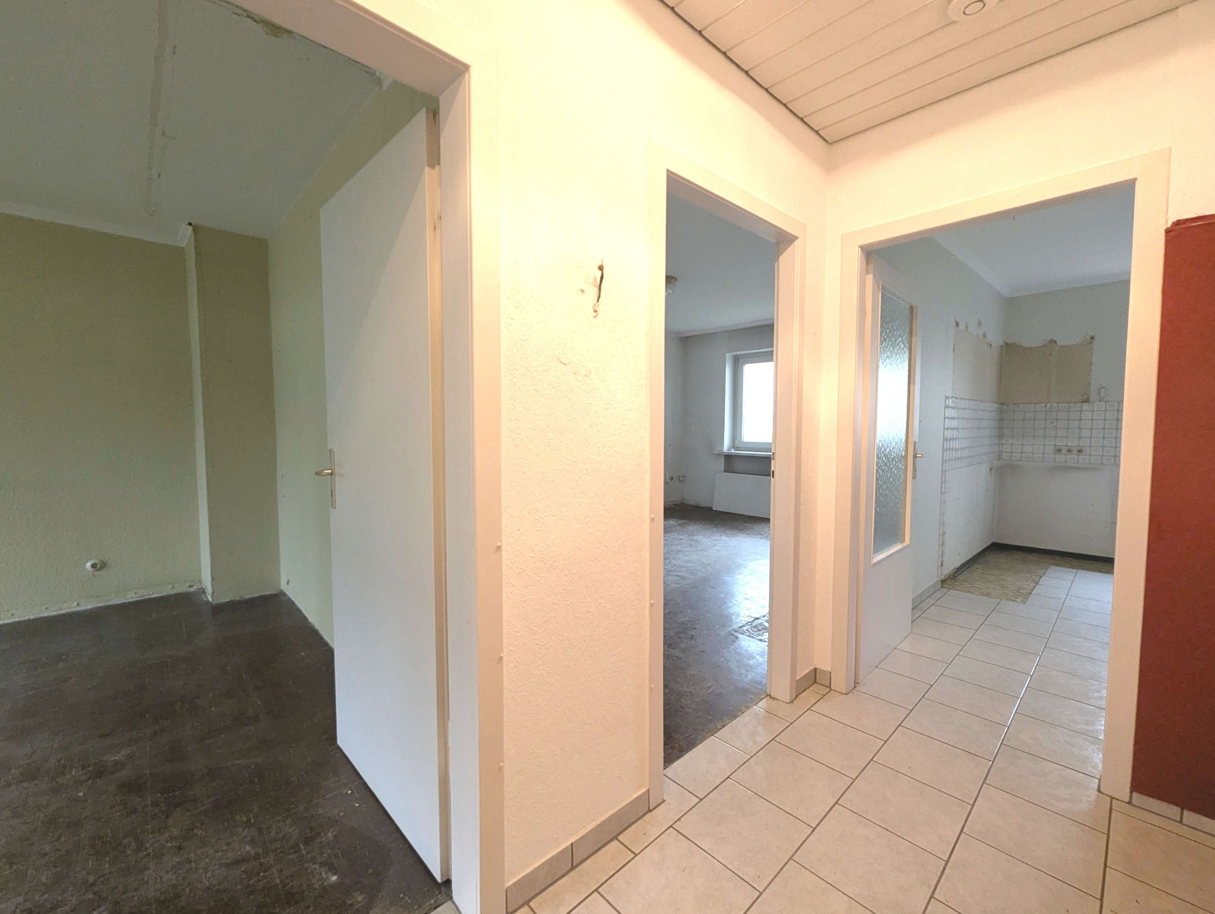 Gut geschnittene 2-Zimmerwohnung mit Balkon und Potenzial, Wuppertal – Bild 2