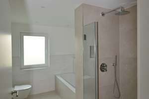 Hochwertige 5 Zimmer Erdgeschosswohnung mit großer Terrasse und Privatgarten zu vermieten – Würmtalstraße 89, 81375 Großhadern, München – Vorschaubild 8