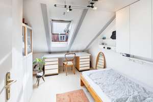 Doppelhaushälfte mit großzügigem Grundstück, Gartenidylle und Entwicklungsperspektive – Die vollständige Adresse der Immobilie erhältst du vom Anbieter., 81247 Obermenzing, München – Vorschaubild 10