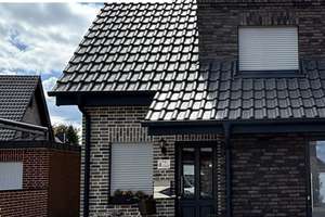 Hausgefühl inklusive: Moderne KfW-55-Doppelhaushälfte mit niedrigen Energiekosten