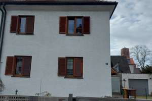 Charmante Doppelhaushälfte mit Garten in zentraler Lage von Augsburg-Lechhausen – Die vollständige Adresse der Immobilie erhältst du vom Anbieter., 86167 Lechhausen-West, Augsburg – Vorschaubild 2