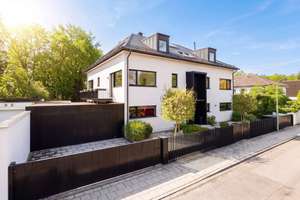 Moderne Architektenvilla mit exklusivem Interior-Konzept, Lift, Spa-Lounge, Home-Gym und Outdoorpool – Die vollständige Adresse der Immobilie erhältst du vom Anbieter., 81545 Giesing, München – Vorschaubild 23