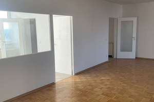Renovierte 4-Zimmer Wohnung mit Balkon [VAC-17330]
