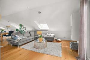 Top modernisierte, helle 3 Zimmer Dachgeschosswohnung  mit 2 Balkonen in Naurod  | WAGNER IMMOBILIEN – Die vollständige Adresse der Immobilie erhältst du vom Anbieter., 65207 Naurod, Wiesbaden – Vorschaubild 2