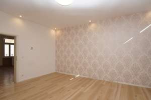 ALTBAUWOHNUNG IN INNENSTADTLAGE! Ca. 107 m² Wfl, 4 Zimmer, 3 Schlafzimmer, 1 Badezimmer und Garage. – Die vollständige Adresse der Immobilie erhältst du vom Anbieter., 65185 Mitte, Wiesbaden – Vorschaubild 4