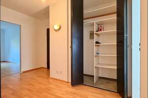 Einziehen & Wohlfühlen! 3 Raum Wohnung mit toller Raumaufteilung und Wohnküche sowie TG-Stellplatz – Die vollständige Adresse der Immobilie erhältst du vom Anbieter., 40597 Benrath, Düsseldorf – Vorschaubild 3