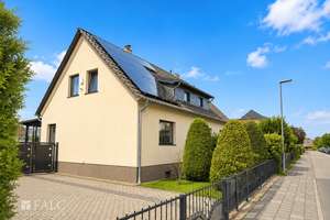 Einziehen und wohlfühlen – modernisiertes Einfamilienhaus in exzellentem Zustand – Die vollständige Adresse der Immobilie erhältst du vom Anbieter., 12524 Altglienicke, Berlin – Vorschaubild 2