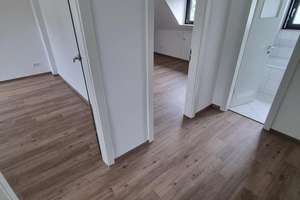 Modernisierte 2-Zimmer-Dachgeschosswohnung mit Balkon in Krefeld (mit Klimaanlage) – Schillerplatz 6, 47799 Cracau, Krefeld – Vorschaubild 7