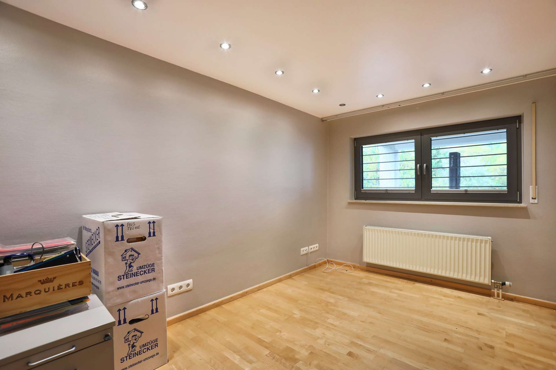 Immobilie in Hammersbach - Stilvoller Bungalow mit separater ELW, Doppelgarage & großem Grundstück - Bild 12