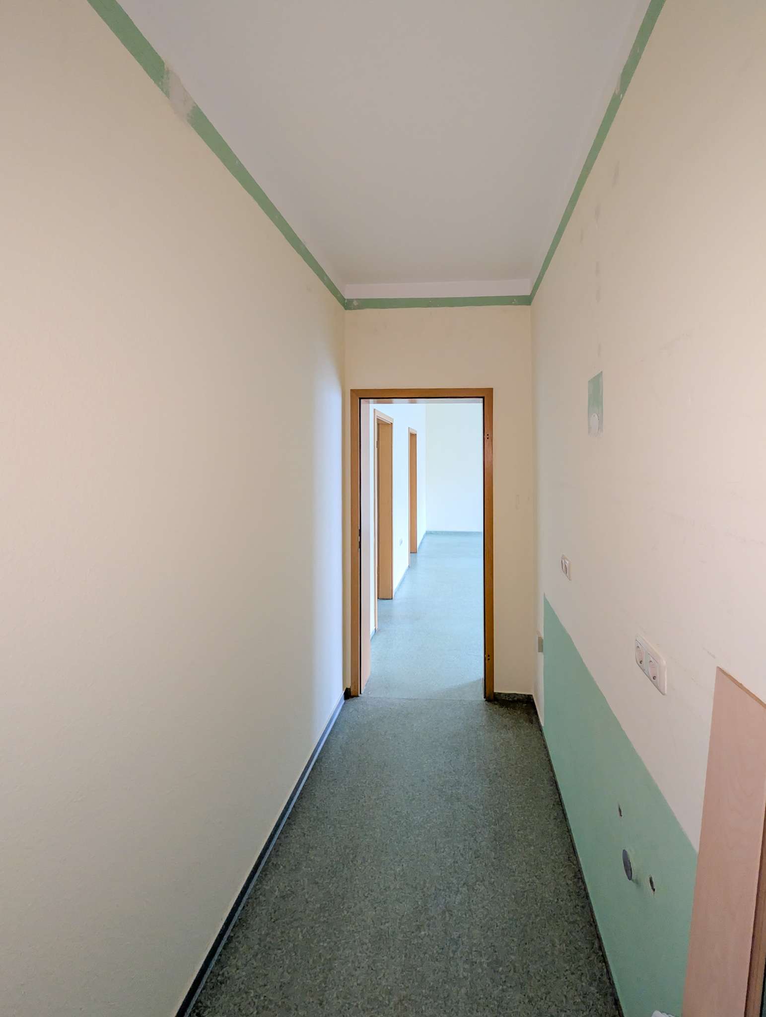 Großzügige Eigentumswohnung zum Selbstausbau, zentrumsnah 2 Balkone, Stellplatz, Plauen – Bild 4