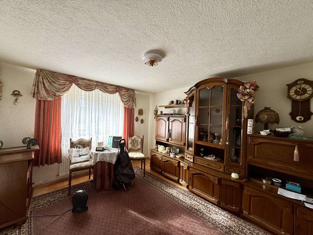 Immobilie in Beckingen - Charmantes Einfamilienhaus mit Terrasse und zusätzlichem Grünland - Bild 2