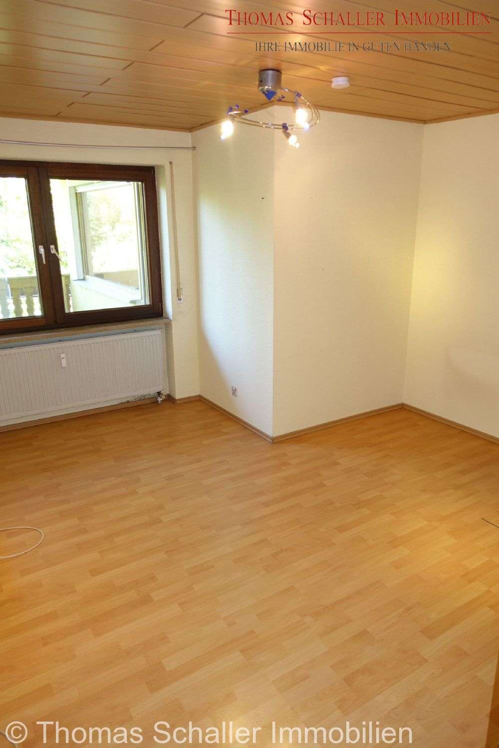 Immobilie in Velburg - Ein-/ Zweifamilienhaus in Hanglage mit Garage, Terrasse, Balkon, Loggia, EBK in Velburg bei Neumarkt - Bild 9