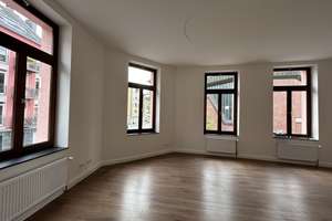Lichtdurchflutete Wohnung in saniertem Altbau in der Innenstadt 