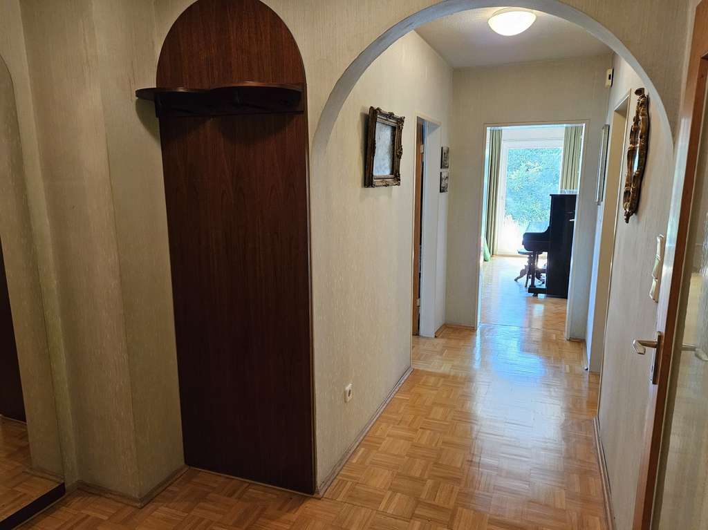 Immobilie in Rimpar - Einfamilienhaus mit Einliegerwohnung in ruhiger Lage zu verkaufen - Bild 1