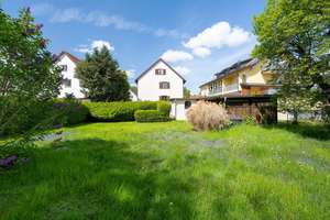 Zwei- bis Drei-Familienhaus! Schöne Lage und großer Garten – Die vollständige Adresse der Immobilie erhältst du vom Anbieter., 85356 Freising – Vorschaubild 1