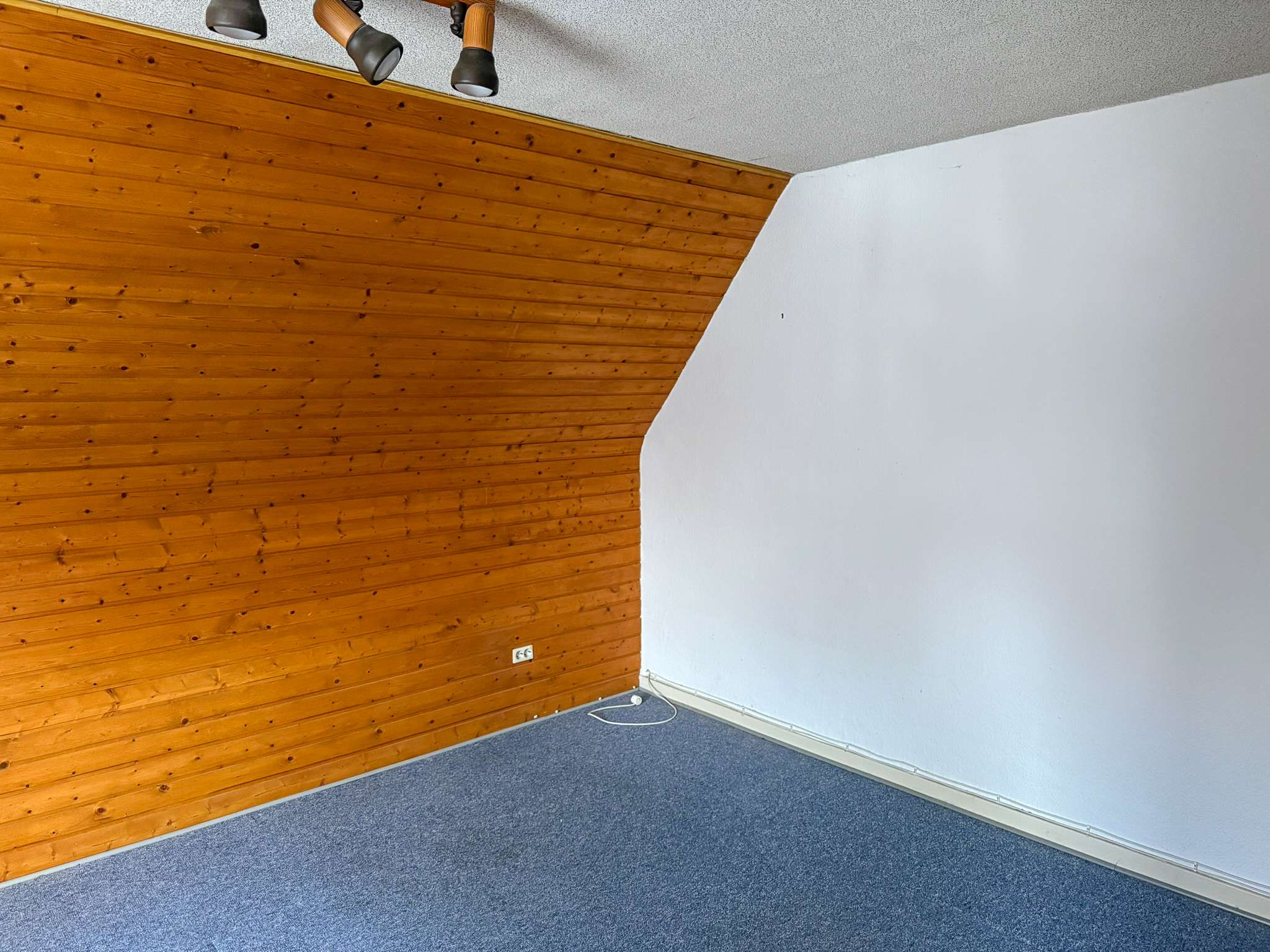 Immobilie in Kreuztal - Doppelhaushälfte in Kreuztal–Ferndorf – sonniger Garten, Garage, modernisierungsbedürftig - Bild 6