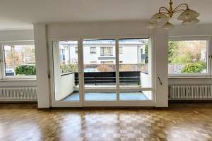 Exklusive, 2-Zimmer-Hochparterre-Wohnung mit Balkon und EBK in München, beste Lage