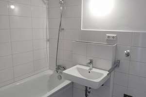 Gut geschnittene 2-Zimmer-Wohnung mit Balkon und Aufzug – Schillerstr. 20, 88427 Bad Schussenried – Vorschaubild 3