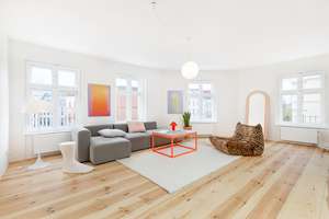 Zwischen Teutoburger Platz und Weinbergpark: 5-Zimmer-Altbauwohnung, 4. OG mit Aufzug, hochwertig sa