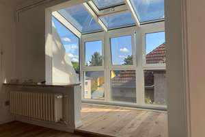 Lebensraum in Berlin: 3-Zimmer-Wohnung im Dachgeschoss
