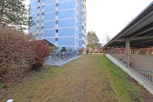 TOP-Sanierte 2-Zimmer-Wohnung mit sonniger EG-Loggia - ideal für Genießer – Die vollständige Adresse der Immobilie erhältst du vom Anbieter., 81539 Balanstraße-West, München – Vorschaubild 4