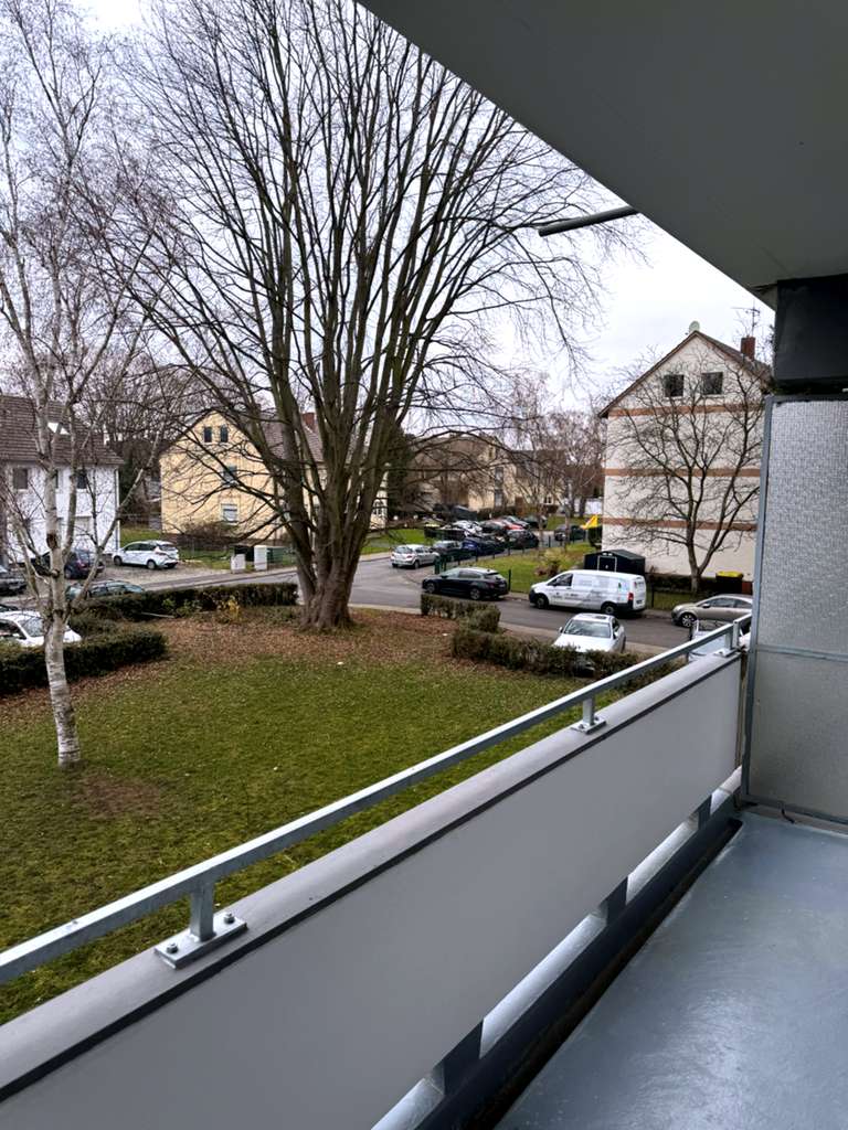 Immobilie in Niederkassel - Teilsanierte 3-Zimmer-Whg. mit 73m2 & zwei Loggien - Ideal für Kapitalanleger - Bild 2