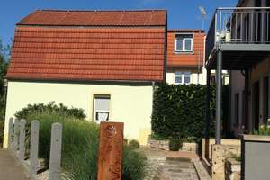 Charmantes Haus mit Garage in Radebeul – Die vollständige Adresse der Immobilie erhältst du vom Anbieter., 1445 Radebeul – Vorschaubild 2