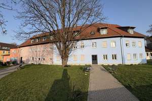 Modernes Wohnensemble mit barrierefreien Wohnungen, hoher Auslastung & zusätzlichem Gewerbepotenzial – Die vollständige Adresse der Immobilie erhältst du vom Anbieter., 97318 Kitzingen – Vorschaubild 1