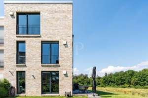 IN WOLFSBURGS ANGESAGESTER LAGE - HIGHEND STADTHAUS MIT DACHTERRASSE UND BLICK INS GRÜNE – Die vollständige Adresse der Immobilie erhältst du vom Anbieter., 38446 Steimker Berg, Wolfsburg – Vorschaubild 3