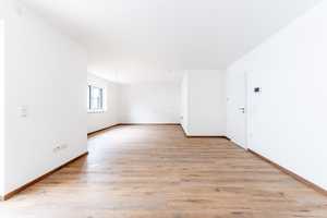 ERSTBEZUG *Barrierefreie 3-Zimmer-Wohnung mit Terrasse und Privatgarten*