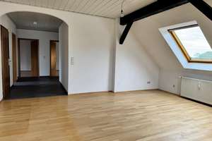 Moderne DG-Wohnung 98 qm, luftiges Wohnzimmer – Alsenplatz 3, 45138 Huttrop, Essen – Vorschaubild 11