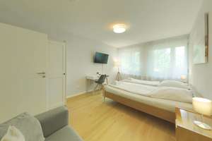 Modern wohnen ohne Renovierungsaufwand – Voll möblierte 2-Zimmer-Erdgeschosswohnung mit barrieref
