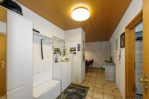 Familienidyll in ruhiger Lage – 4,5 Zimmer mit viel Platz und Charme – Die vollständige Adresse der Immobilie erhältst du vom Anbieter., 78247 Hilzingen – Vorschaubild 9