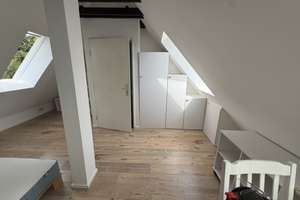 Möbliertes Dachgeschoss-Apartment mit ca. 30 m² in direkter Stadionnähe
