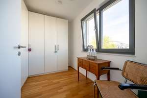 Exklusive Architekten-DHH mit Innenhof & großer Duplex-Garage Bestlage Frankfurt-Riedberg-Westflügel – Die vollständige Adresse der Immobilie erhältst du vom Anbieter., 60438 Kalbach-Riedberg, Frankfurt am Main – Vorschaubild 15