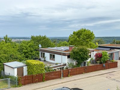 Freistehendes saniertes Wohnhaus mit Wärmepumpe, PV-Anlage und Blick ins Grüne