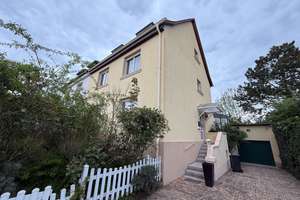 Exklusives Wohnen in Saarlouis – großzügiges Einfamilienhaus mit besonderem Flair – Die vollständige Adresse der Immobilie erhältst du vom Anbieter., 66740 Saarlouis – Vorschaubild 1