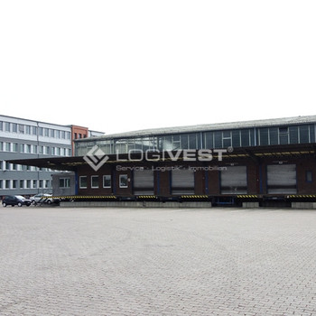 Stadtnahe Lager- und Produktionshalle unweit der Autobahn A17