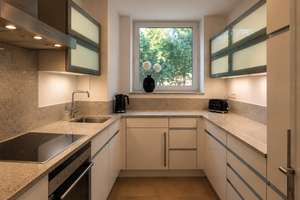 Loftartige 115 m² Gartenwohnung mit 60 m² Wohnbereich, Kamin & Pool, hochwertig möbliert – Richard-Strauss-Str. XX, 81679 Parkstadt, München – Vorschaubild 13