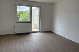 Provisionsfrei, helle renovierte Wohnung mit neuem Bad